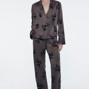 SEQUIN EMBROIDERED SEQUIN BLOUSE WITH MATCHING PANTS Size Medium